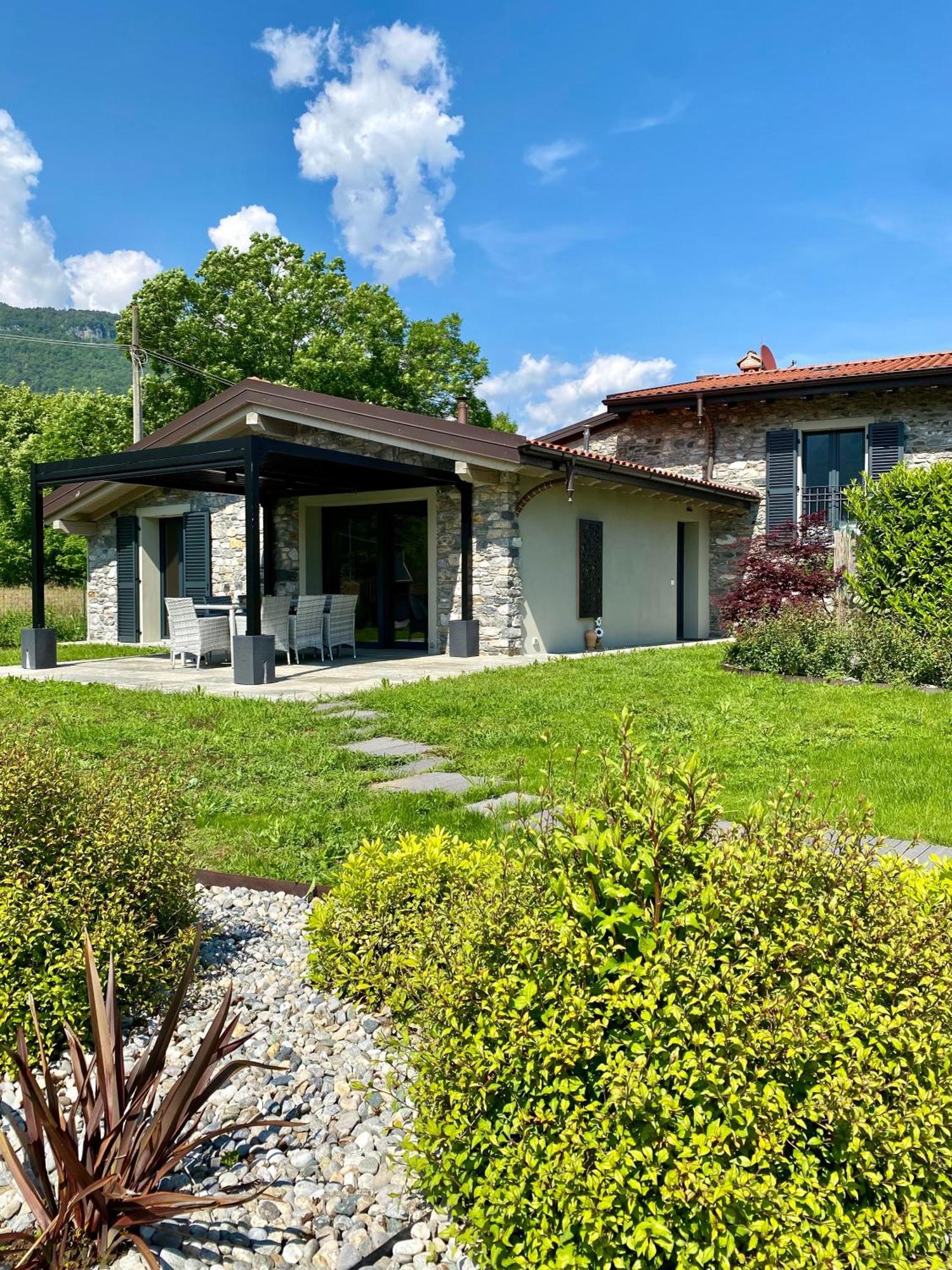 Villa Larius Gravedona Bagian luar foto
